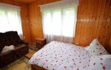 Фото номера Коттедж с 6 спальнями Дома для отпуска PADUREA VERDE г. Arada 15